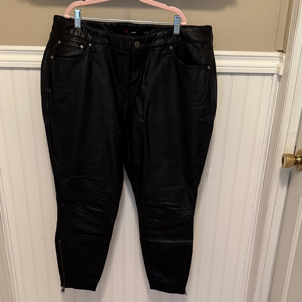 Chic Black Cropped Pleather Pants by Rebel